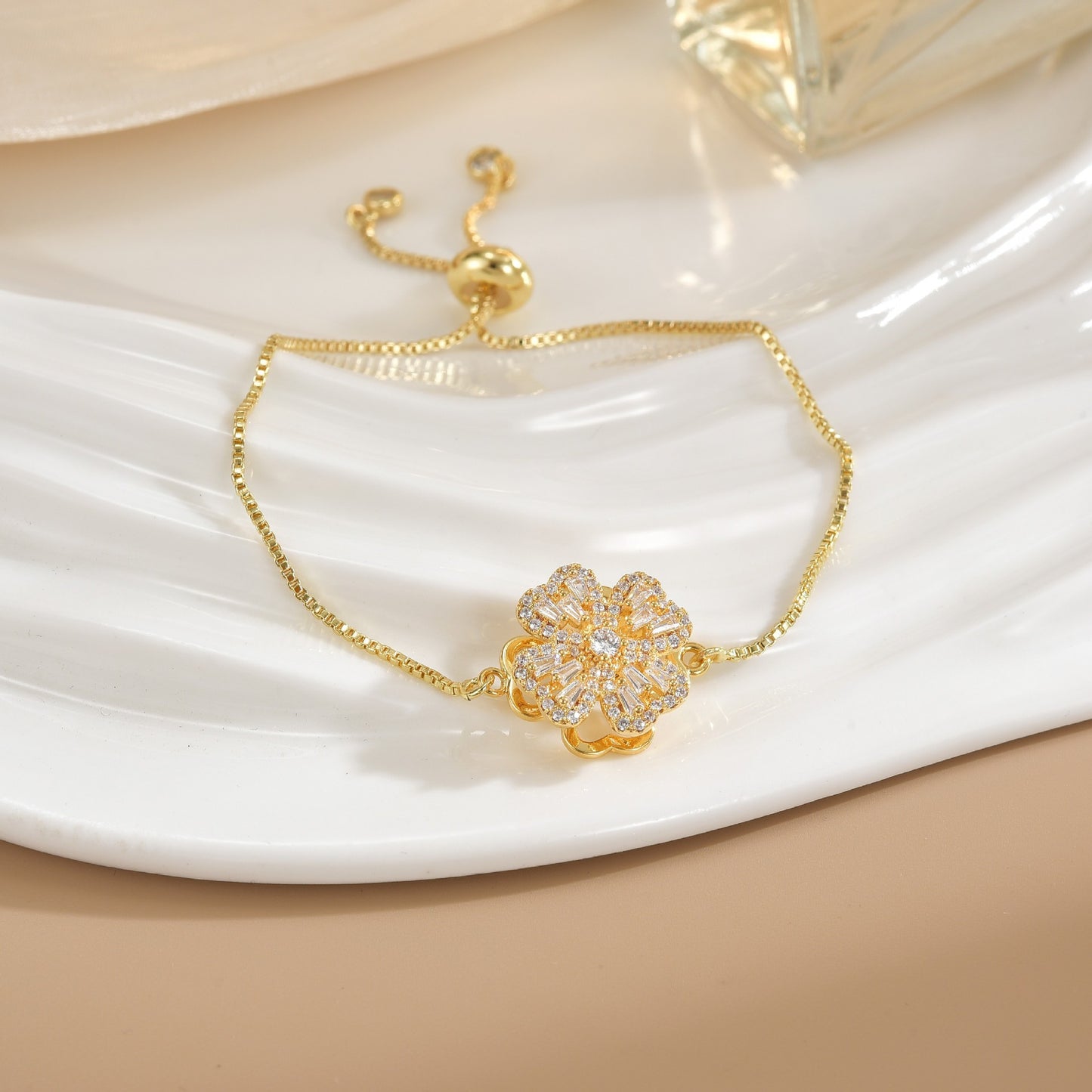 Rotatable Flower Color-Retaining Pure Copper Gold-Plated Bracelet with a Sense of Design and High-End Feel, Non-Fading Jewelry