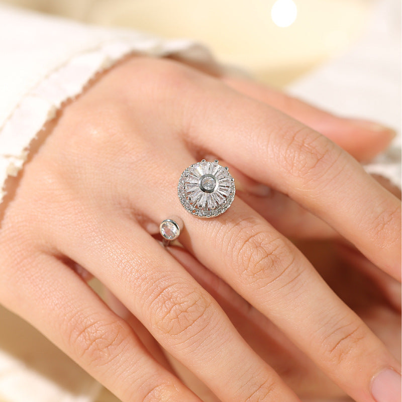 Ring for Women Micro Paved Rotating Zircon Temperament Cold Style Fashion Full Diamond Round Geometric Versatile Fashion Ring Jewelry