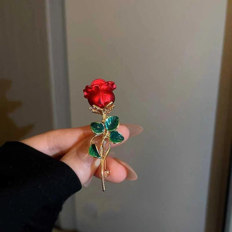 Delicate Rose Flower Pearl Rhinestone Brooch Pins for Women Lotus Luxury Jewelry Wedding Party Coat Dress Suit Decoration Gifts