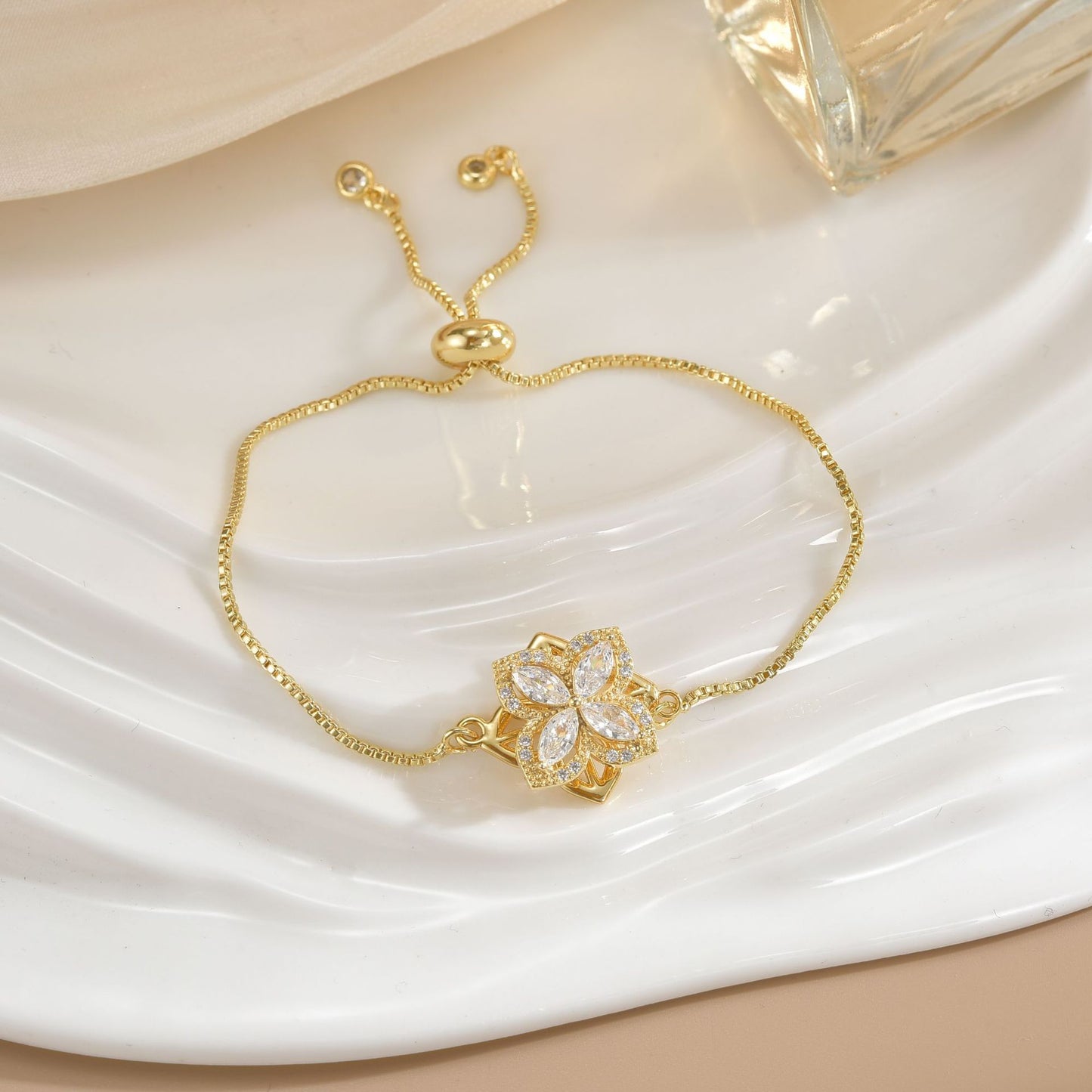 Rotatable Flower Color-Retaining Pure Copper Gold-Plated Bracelet with a Sense of Design and High-End Feel, Non-Fading Jewelry