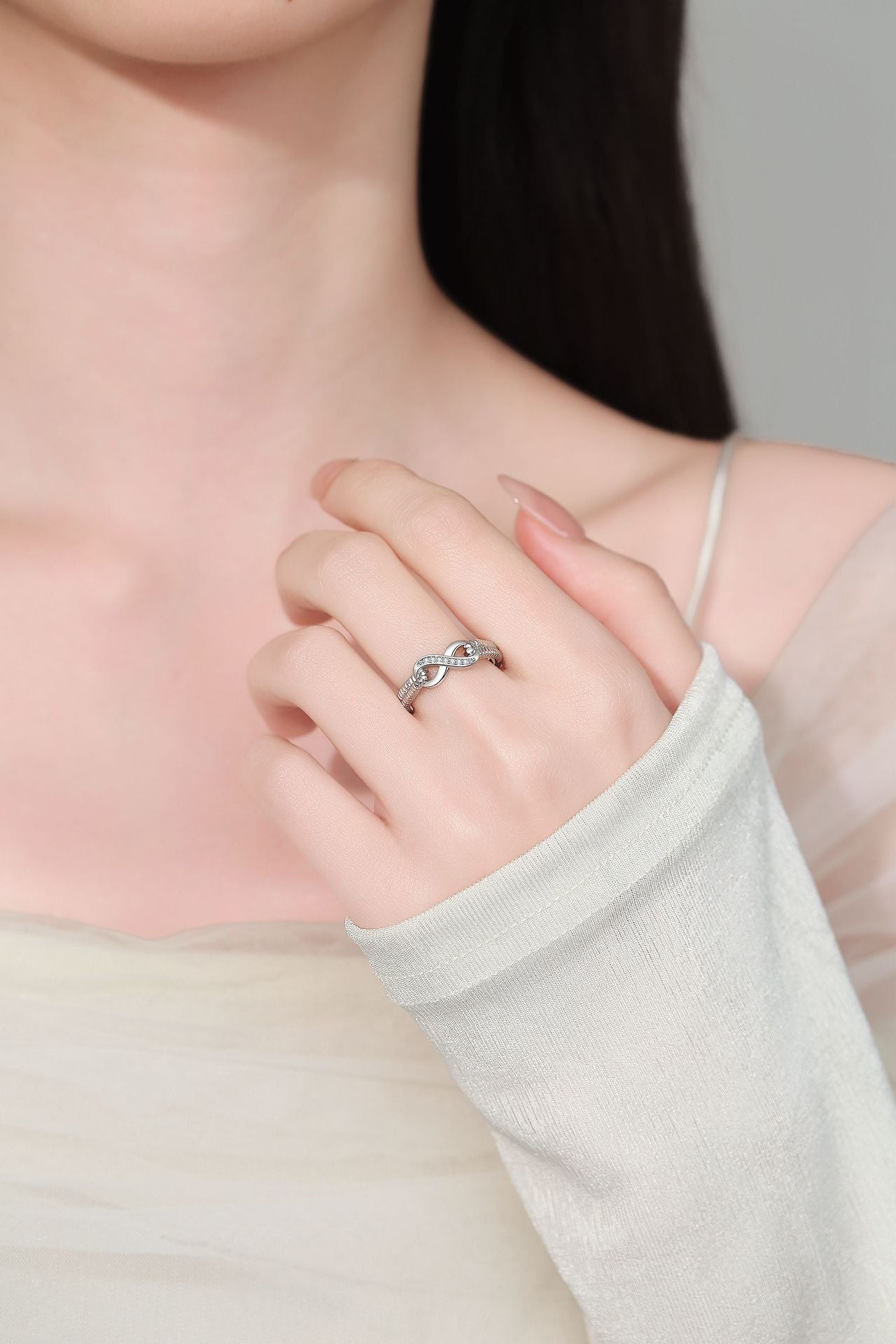 Amazon European and American Fashion Women's Engagement Ring Wish Hot Sale Personalized Creative Diamond-Encrusted Figure-8 Ring Wholesale