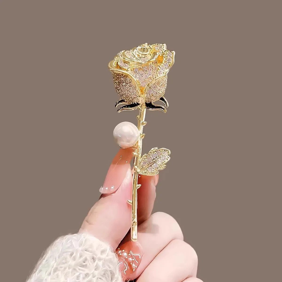 Delicate Rose Flower Pearl Rhinestone Brooch Pins for Women Lotus Luxury Jewelry Wedding Party Coat Dress Suit Decoration Gifts