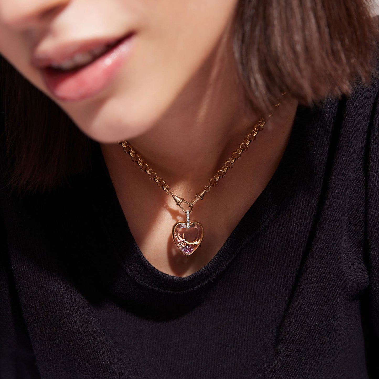 Retro Personality Photo Box Pendant Necklace Openable DIY Pendant Hollow Design Transparent Box 18K Gold Color Retention