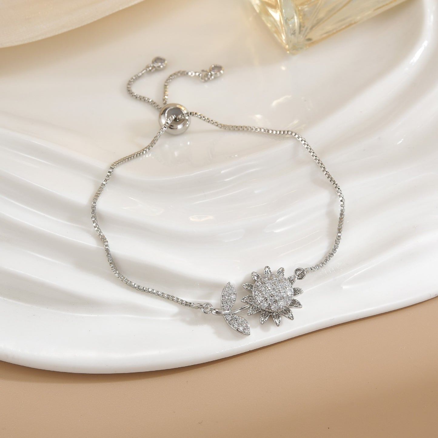 Rotatable Flower Color-Retaining Pure Copper Gold-Plated Bracelet with a Sense of Design and High-End Feel, Non-Fading Jewelry