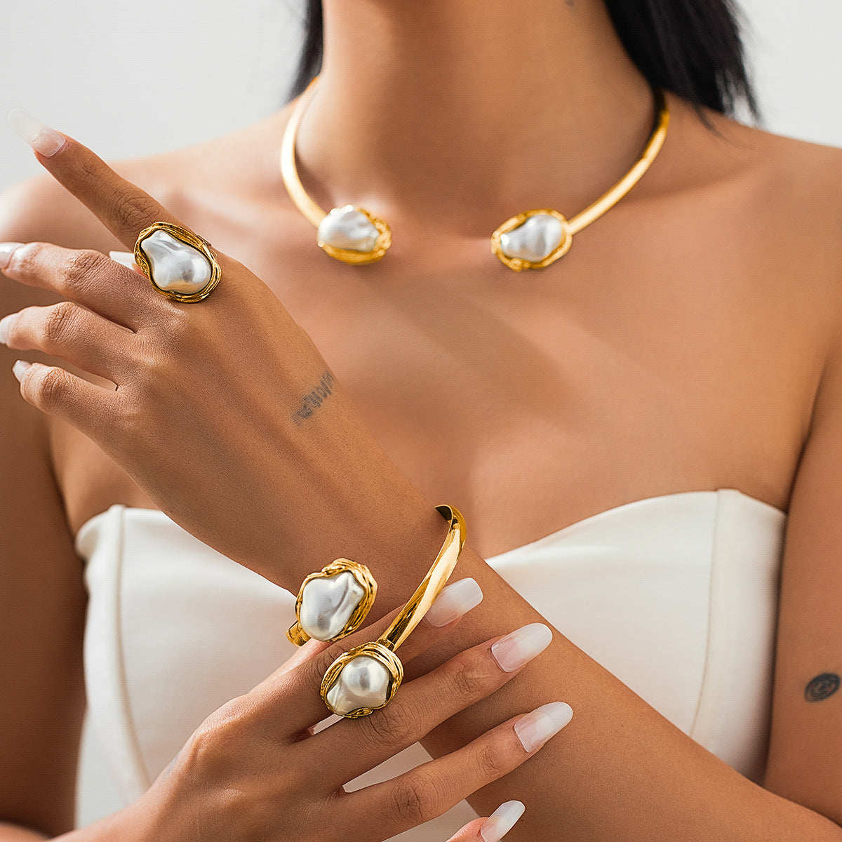 European and American Cross-Border Jewelry French Baroque Irregular Pearl Necklace Vintage Niche Alloy Clavicle Chain Set