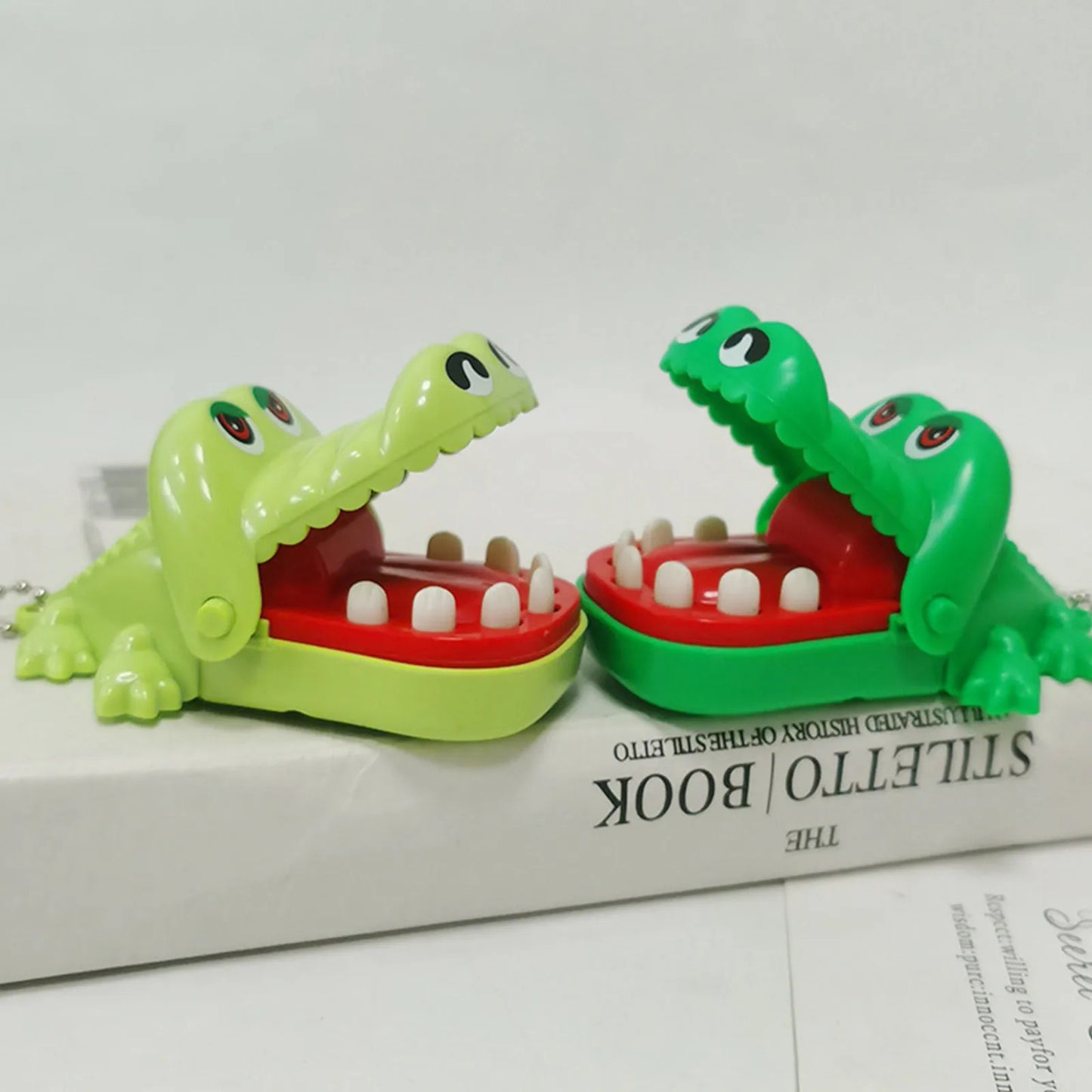 Crocodile Teeth Dentist Game ABS Crocodile Biting Finger Game Family Tabletop Party Toy Funny Gags Toy with Keychain for Kids