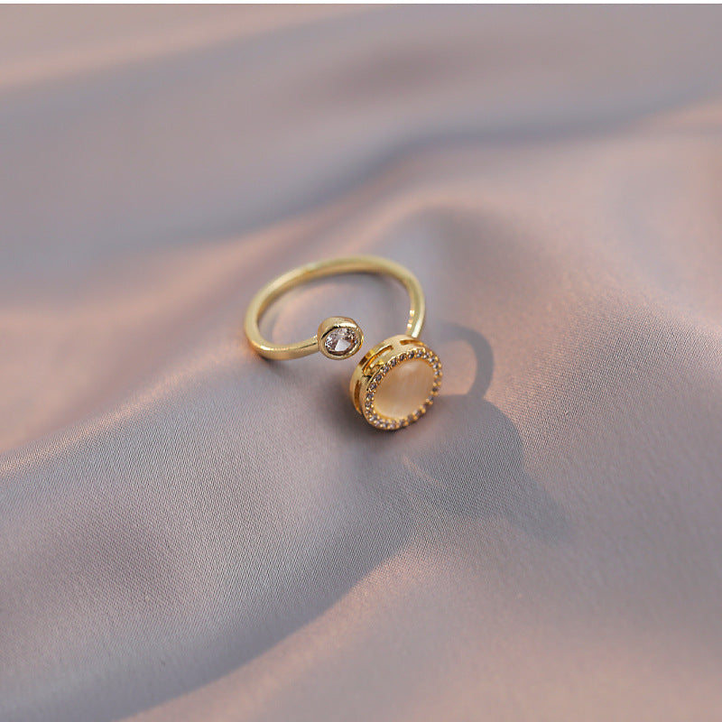 Rotating Ring for Women with Micro Paved Zircon, Elegant and Minimalist Style, Versatile Full Diamond Round Clover Ring Jewelry