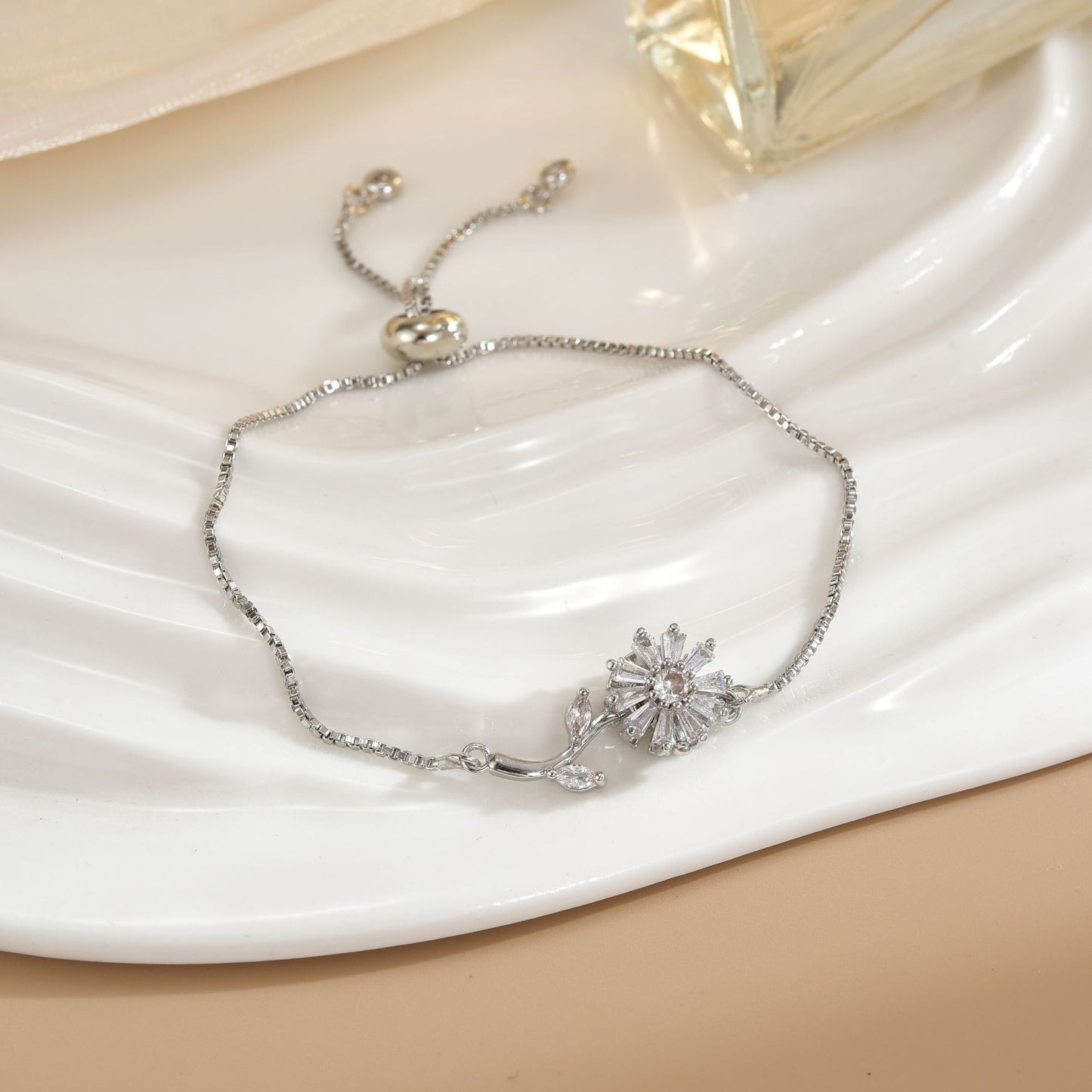 Rotatable Flower Color-Retaining Pure Copper Gold-Plated Bracelet with a Sense of Design and High-End Feel, Non-Fading Jewelry