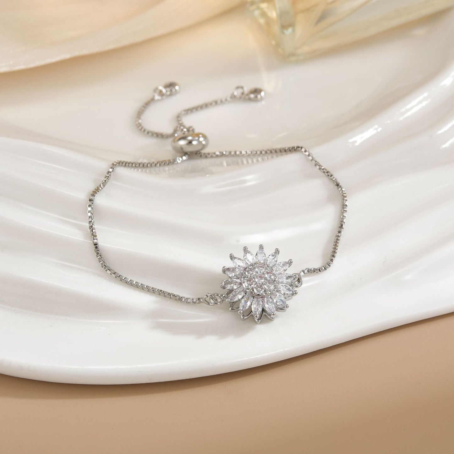 Rotatable Flower Color-Retaining Pure Copper Gold-Plated Bracelet with a Sense of Design and High-End Feel, Non-Fading Jewelry