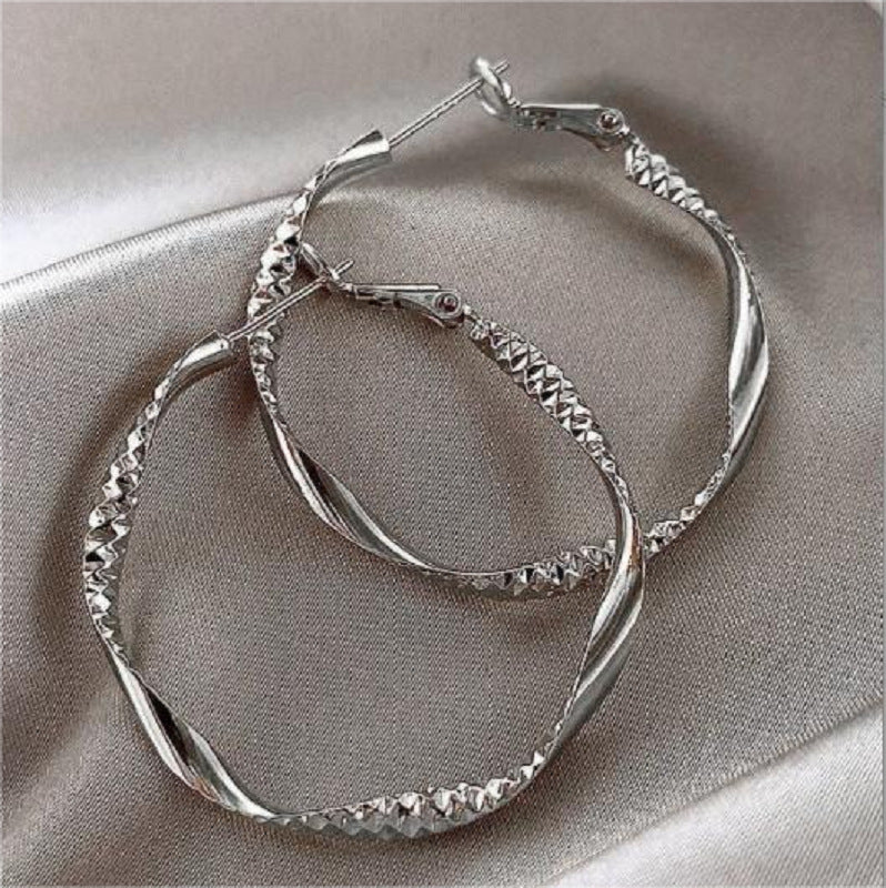 Simple Heart Circle Earrings Fashion Versatile Geometric Ear Clips Ear Studs Light Luxury High-end Feel Earrings for Women