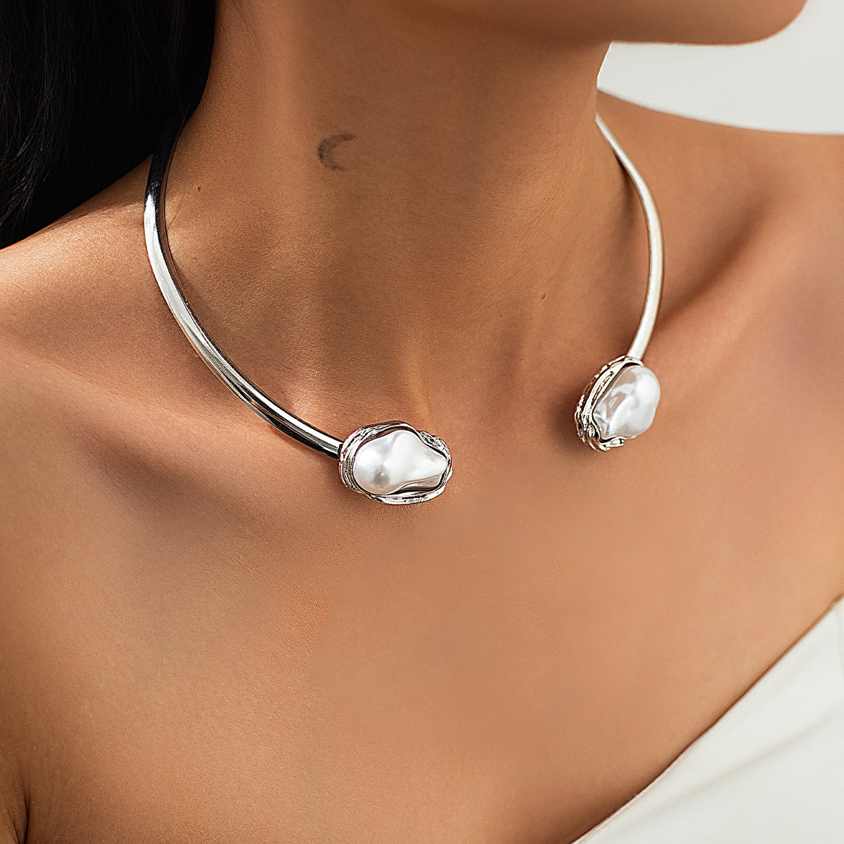 European and American Cross-Border Jewelry French Baroque Irregular Pearl Necklace Vintage Niche Alloy Clavicle Chain Set