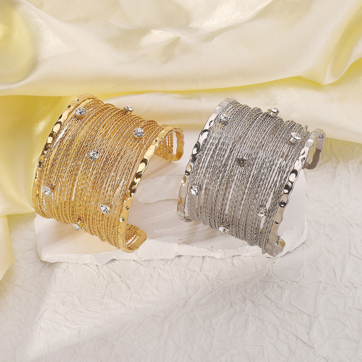 Vintage High-End Bracelet Sweet Cool Punk Style Wide Metal Brushed Line Open Bangle for Women