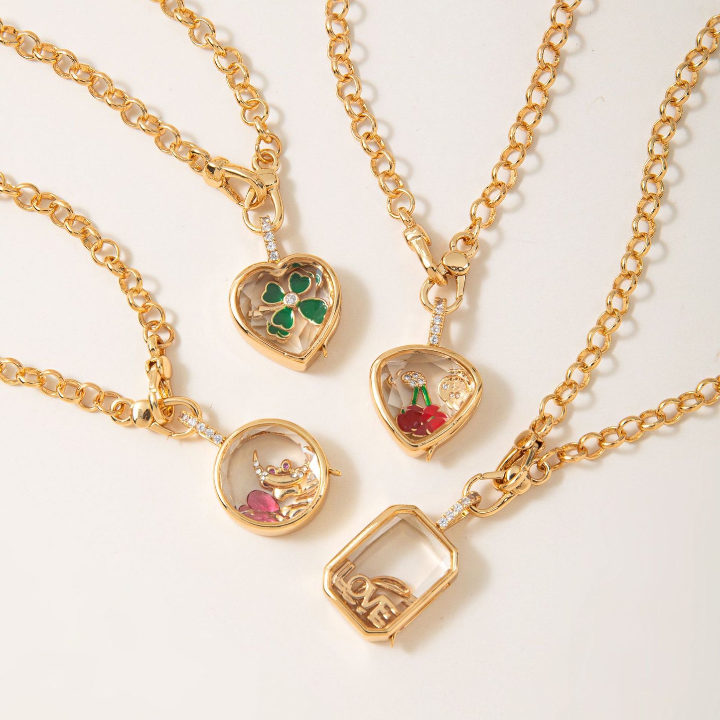 Retro Personality Photo Box Pendant Necklace Openable DIY Pendant Hollow Design Transparent Box 18K Gold Color Retention