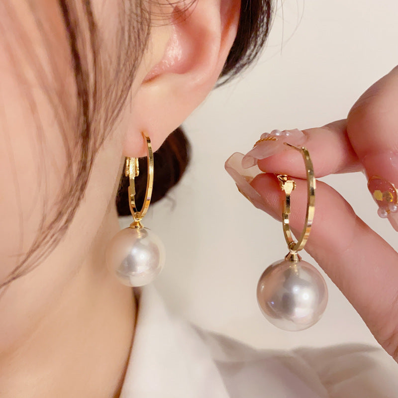 Fashionable Socialite Elegant Large Pearl Hoop Earrings for Women, Unique and Exaggerated Design, Slimming Earrings