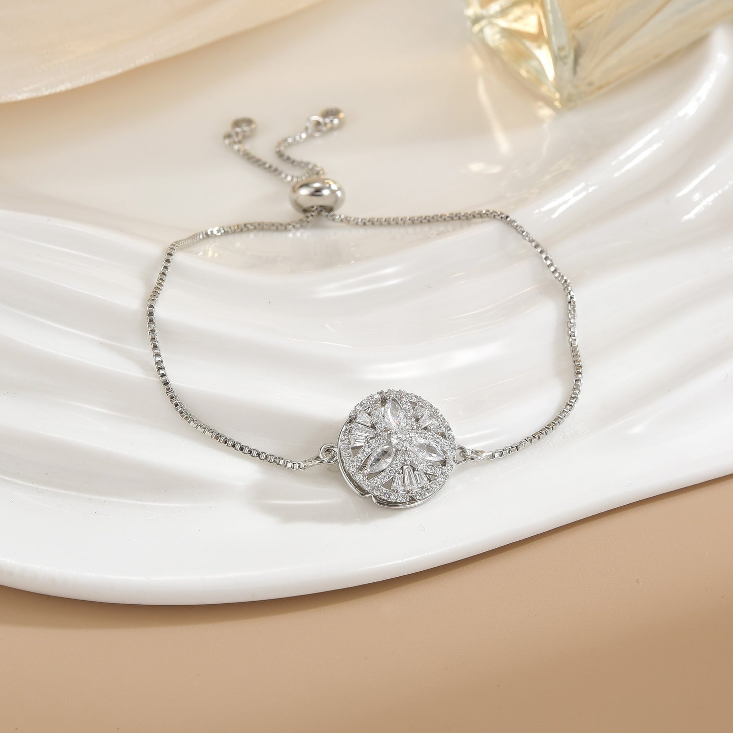 Rotatable Flower Color-Retaining Pure Copper Gold-Plated Bracelet with a Sense of Design and High-End Feel, Non-Fading Jewelry