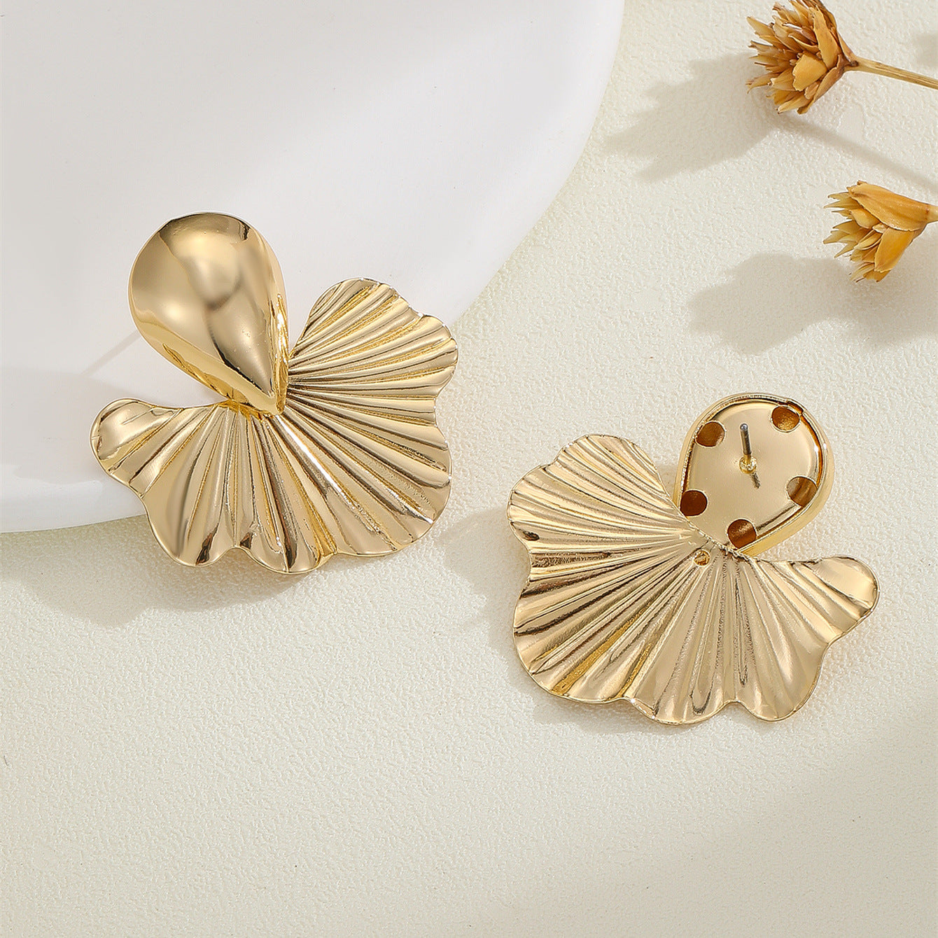 Cross-border European and American Style Gold Earrings Retro INS Light Luxury Niche Design Fashion Versatile Elegant Stud Earrings