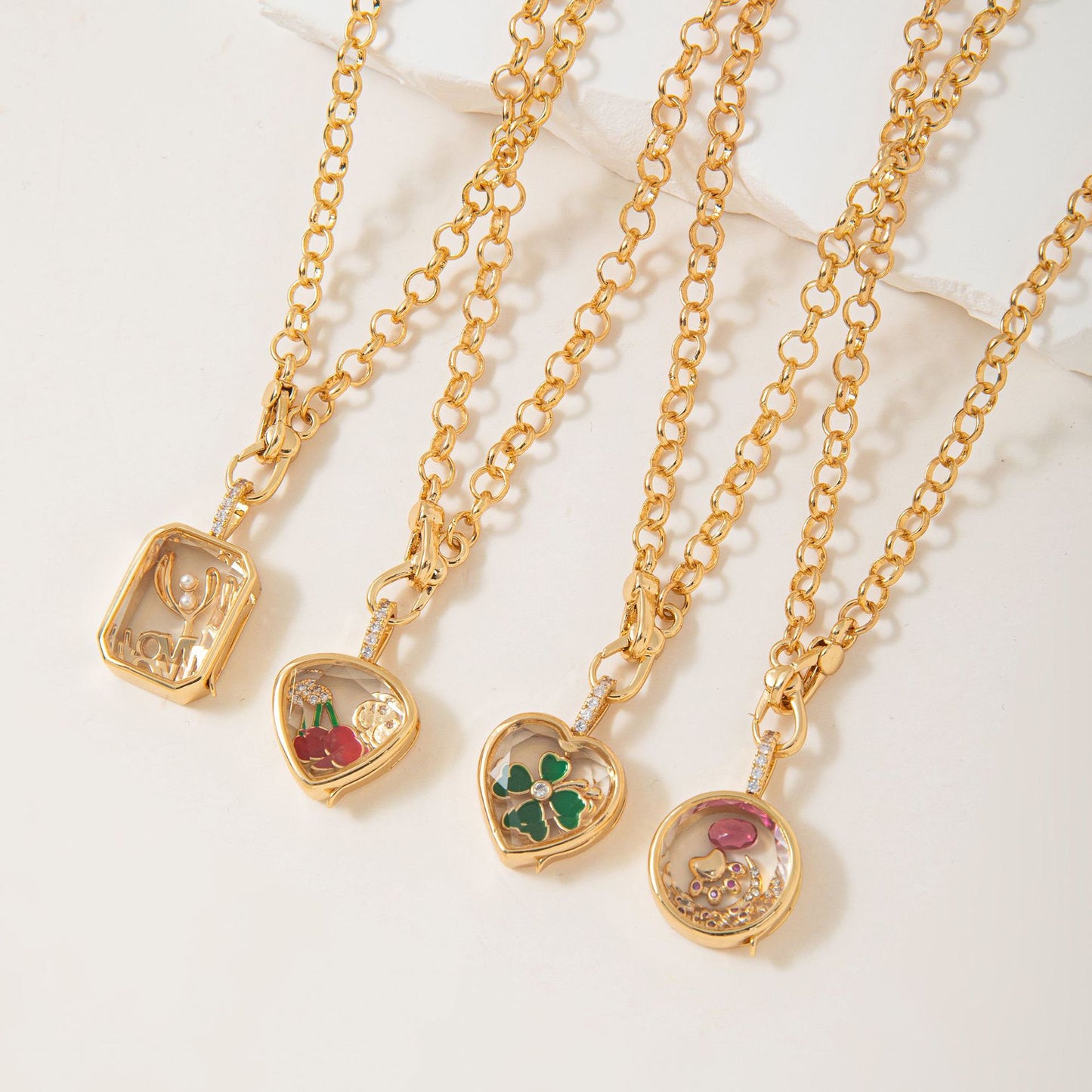 Retro Personality Photo Box Pendant Necklace Openable DIY Pendant Hollow Design Transparent Box 18K Gold Color Retention