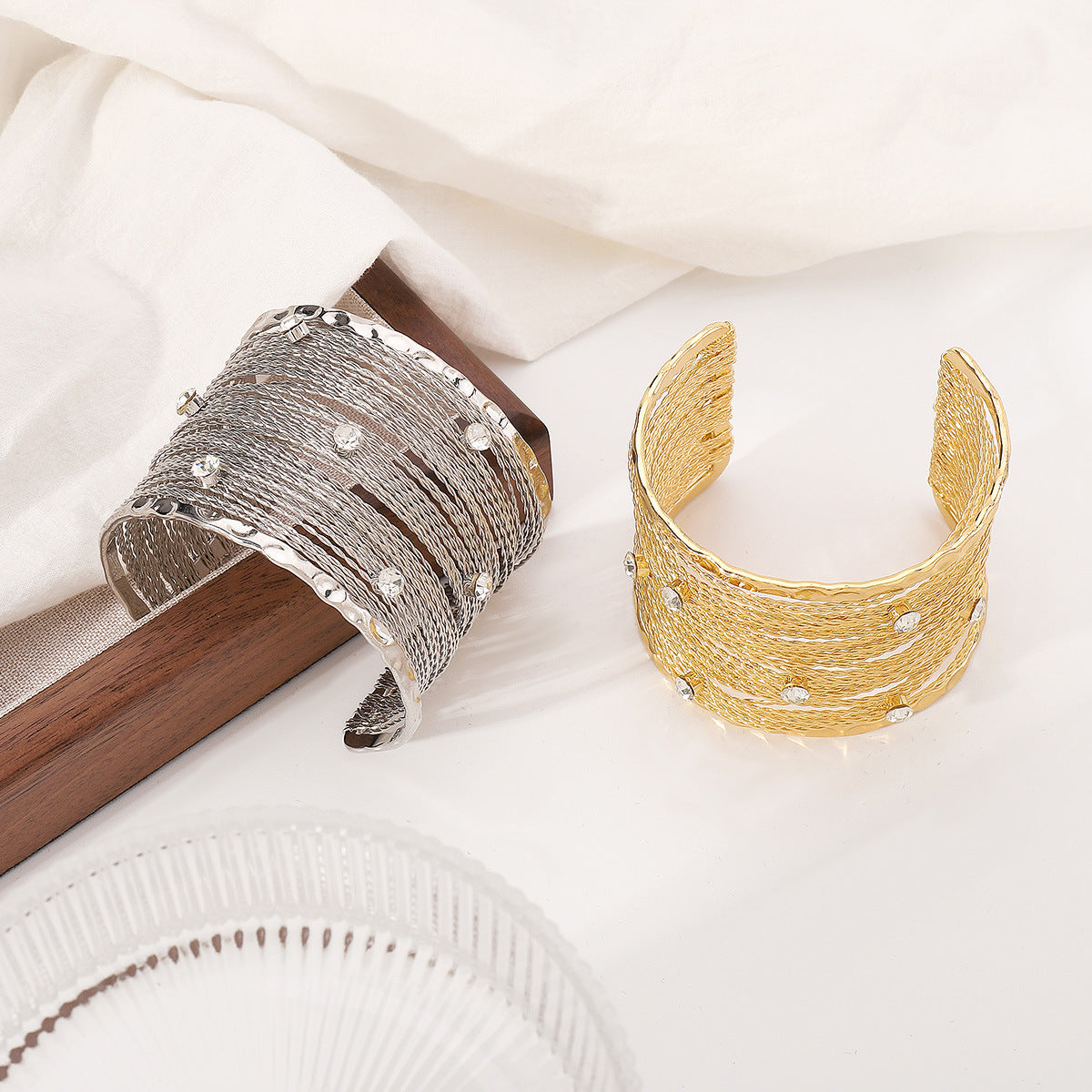 Vintage High-End Bracelet Sweet Cool Punk Style Wide Metal Brushed Line Open Bangle for Women