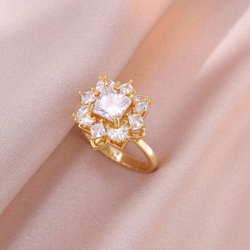 Rotating Ring for Women with Micro Paved Zircon, Elegant and Minimalist Style, Versatile Full Diamond Round Clover Ring Jewelry