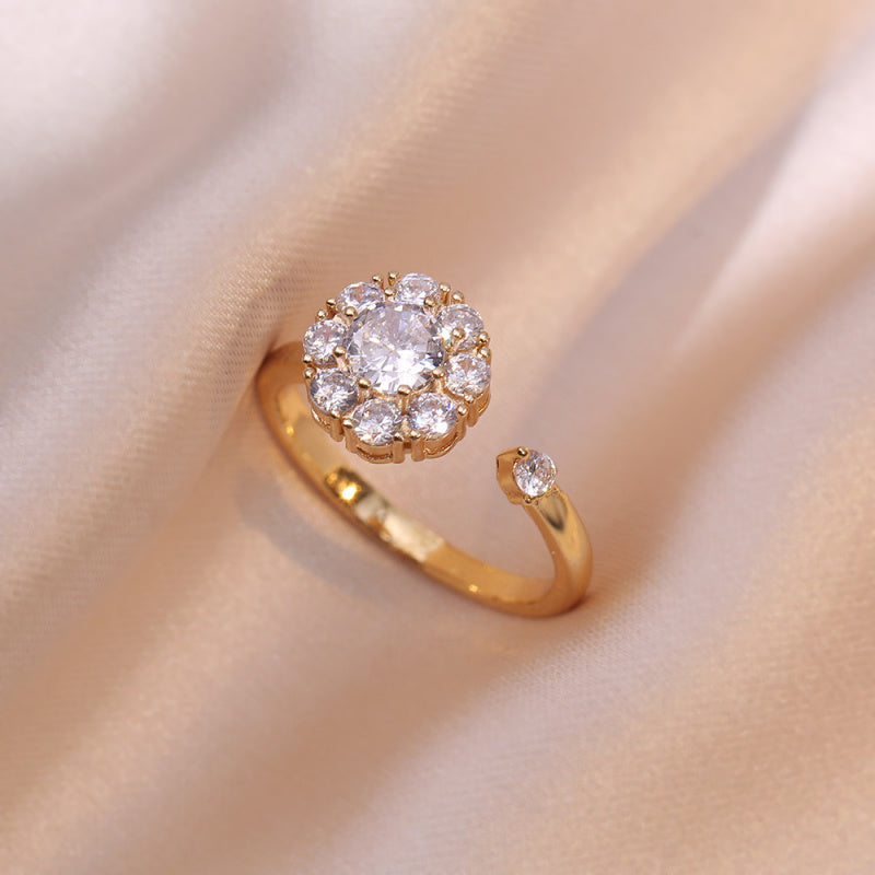Rotating Ring for Women with Micro Paved Zircon, Elegant and Minimalist Style, Versatile Full Diamond Round Clover Ring Jewelry