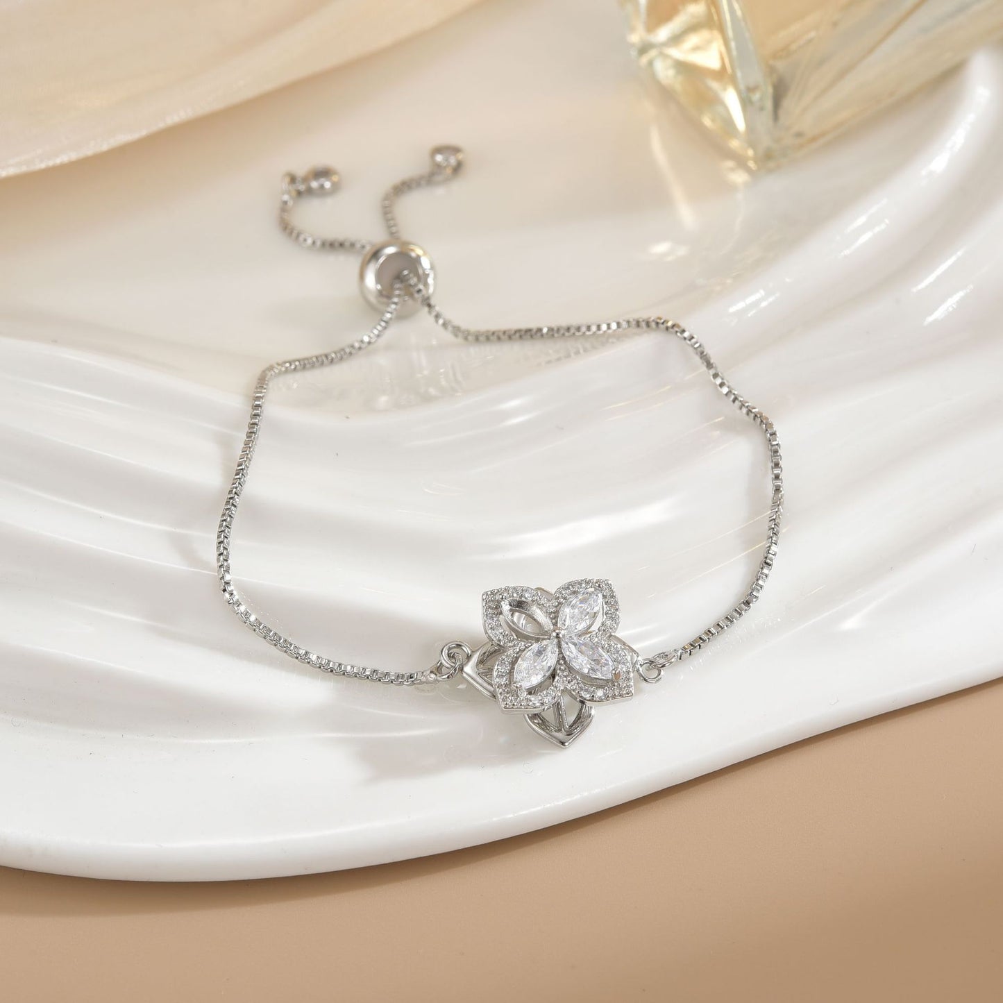 Rotatable Flower Color-Retaining Pure Copper Gold-Plated Bracelet with a Sense of Design and High-End Feel, Non-Fading Jewelry