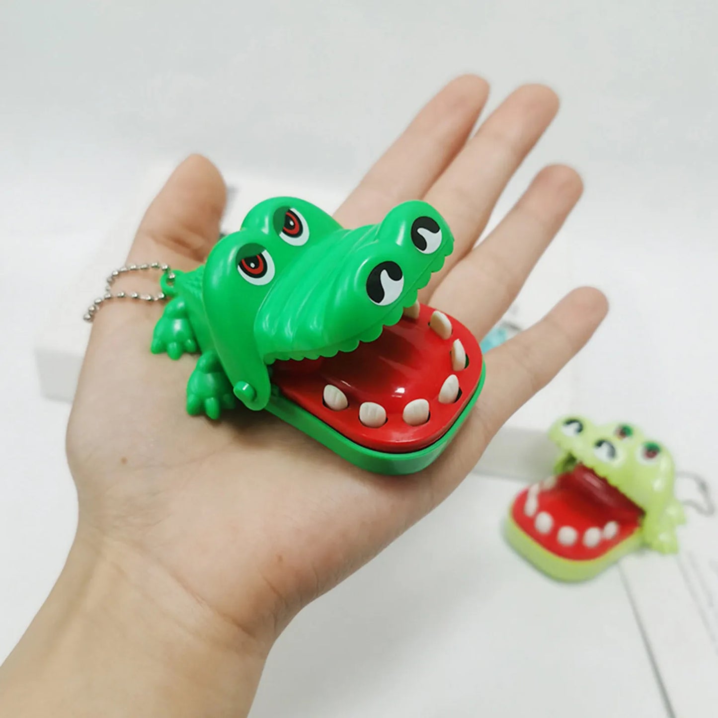 Crocodile Teeth Dentist Game ABS Crocodile Biting Finger Game Family Tabletop Party Toy Funny Gags Toy with Keychain for Kids