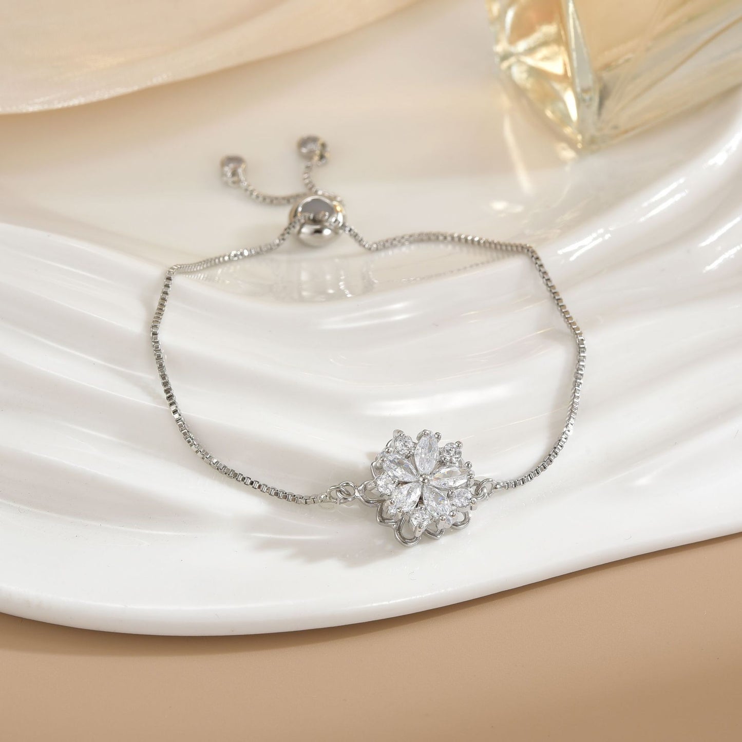 Rotatable Flower Color-Retaining Pure Copper Gold-Plated Bracelet with a Sense of Design and High-End Feel, Non-Fading Jewelry