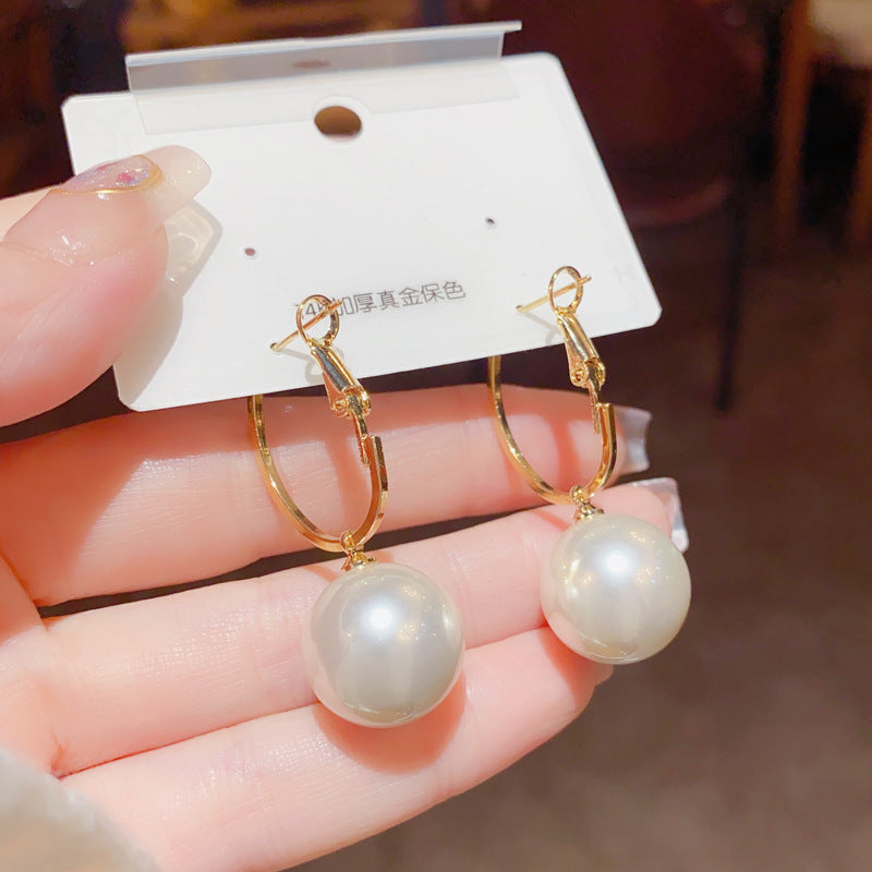 Fashionable Socialite Elegant Large Pearl Hoop Earrings for Women, Unique and Exaggerated Design, Slimming Earrings
