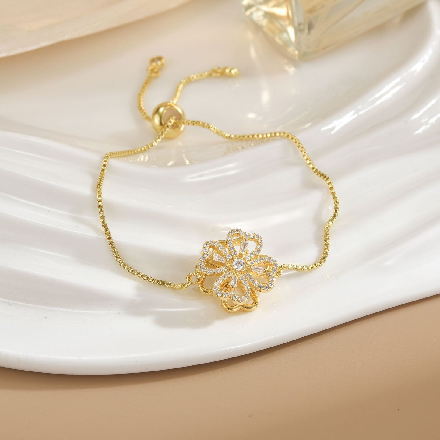 Rotatable Flower Color-Retaining Pure Copper Gold-Plated Bracelet with a Sense of Design and High-End Feel, Non-Fading Jewelry
