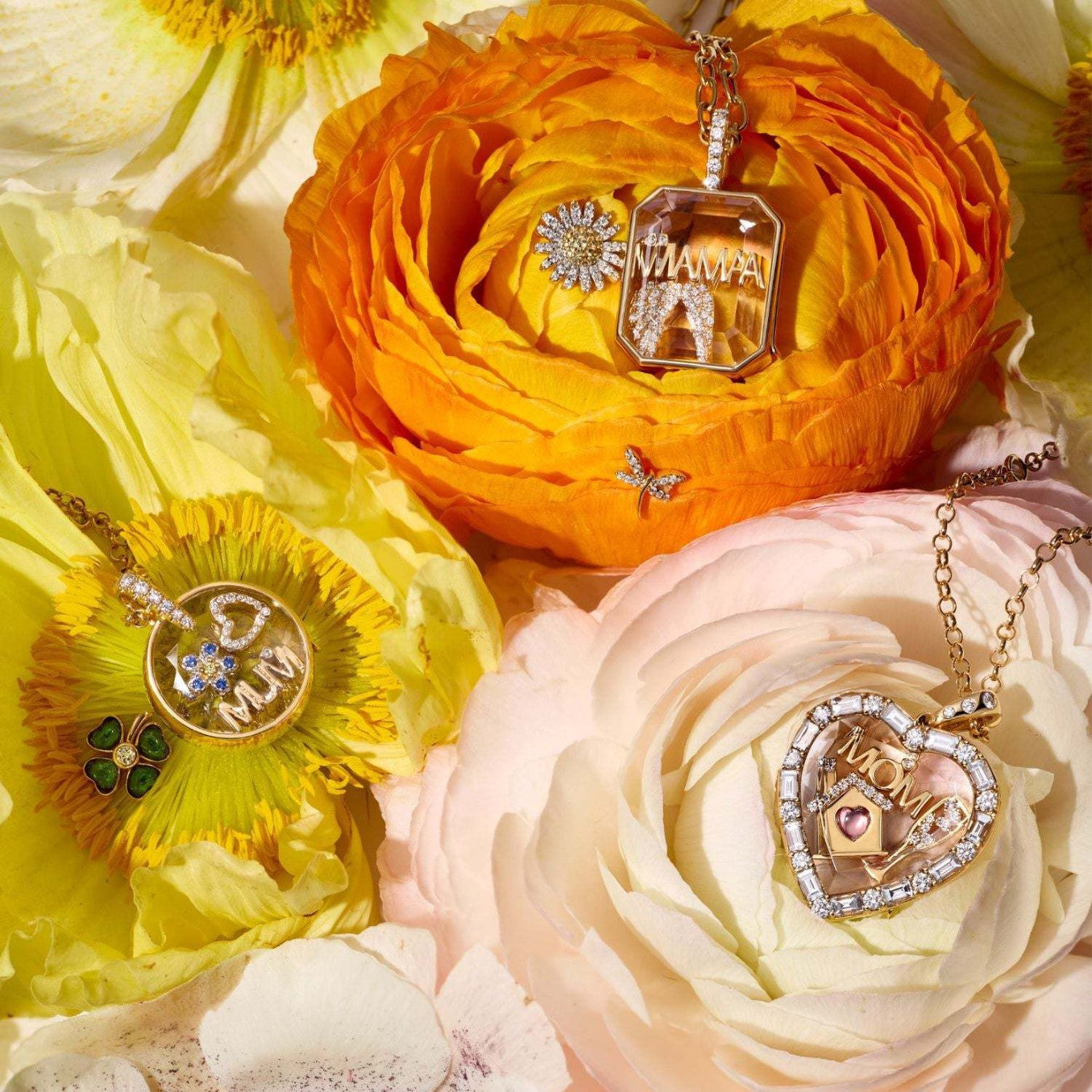 Retro Personality Photo Box Pendant Necklace Openable DIY Pendant Hollow Design Transparent Box 18K Gold Color Retention