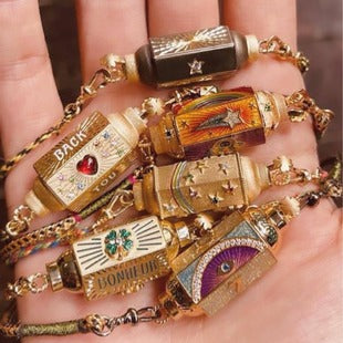 Retro Personality Photo Box Pendant Necklace Openable DIY Pendant Hollow Design Transparent Box 18K Gold Color Retention