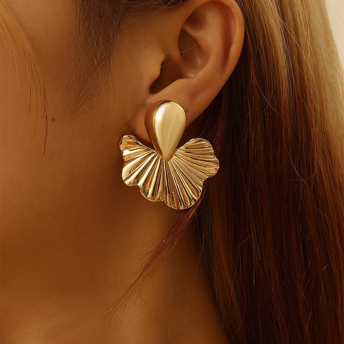 Cross-border European and American Style Gold Earrings Retro INS Light Luxury Niche Design Fashion Versatile Elegant Stud Earrings