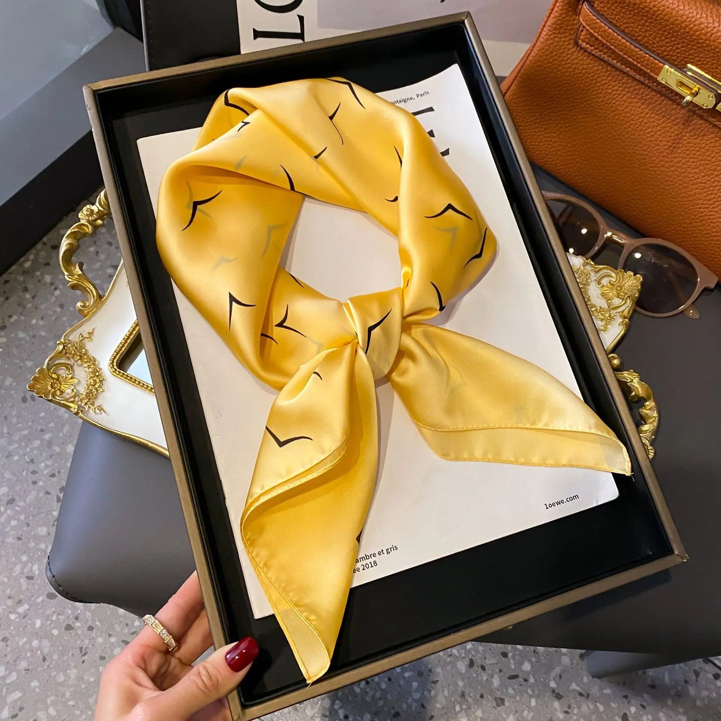 Luxury Women's Soft Satin Hair Scarves Fashion Square Printed Headscarf 70cm Professional Accessories Designer Scarf Headband