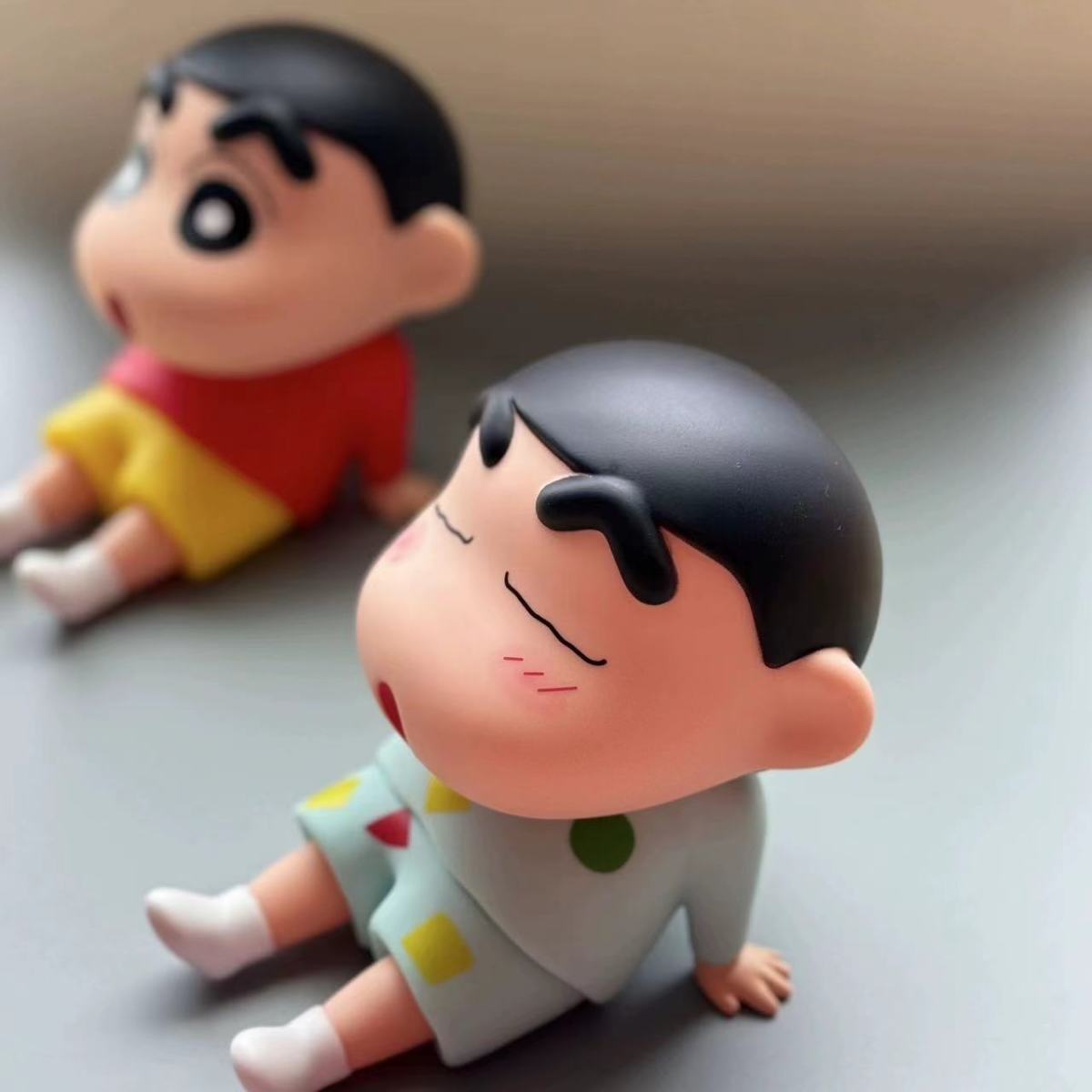 Hot Crayon Shin-chan Universal Desk Phone Holder Mount Stand for Mobile Phone Holder Bracket Table Stand for Ipad Samsung IPhone