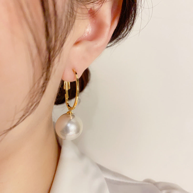 Fashionable Socialite Elegant Large Pearl Hoop Earrings for Women, Unique and Exaggerated Design, Slimming Earrings