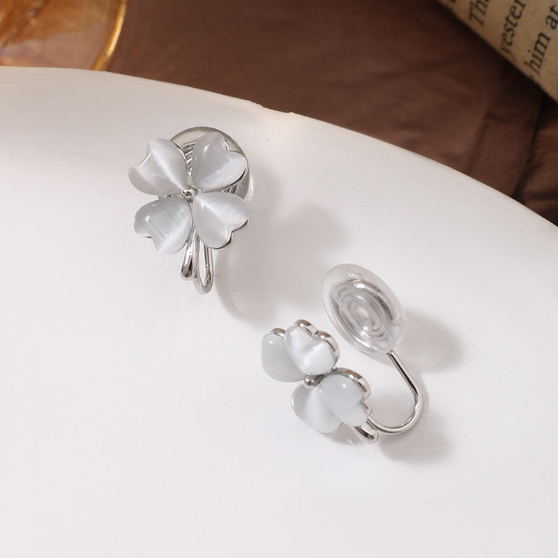 Heart Clover Mosquito Coil Clip-On Earrings Without Piercing Cat's Eye Stone Earrings for Women Sweet Studs Light Luxury Elegant Earrings