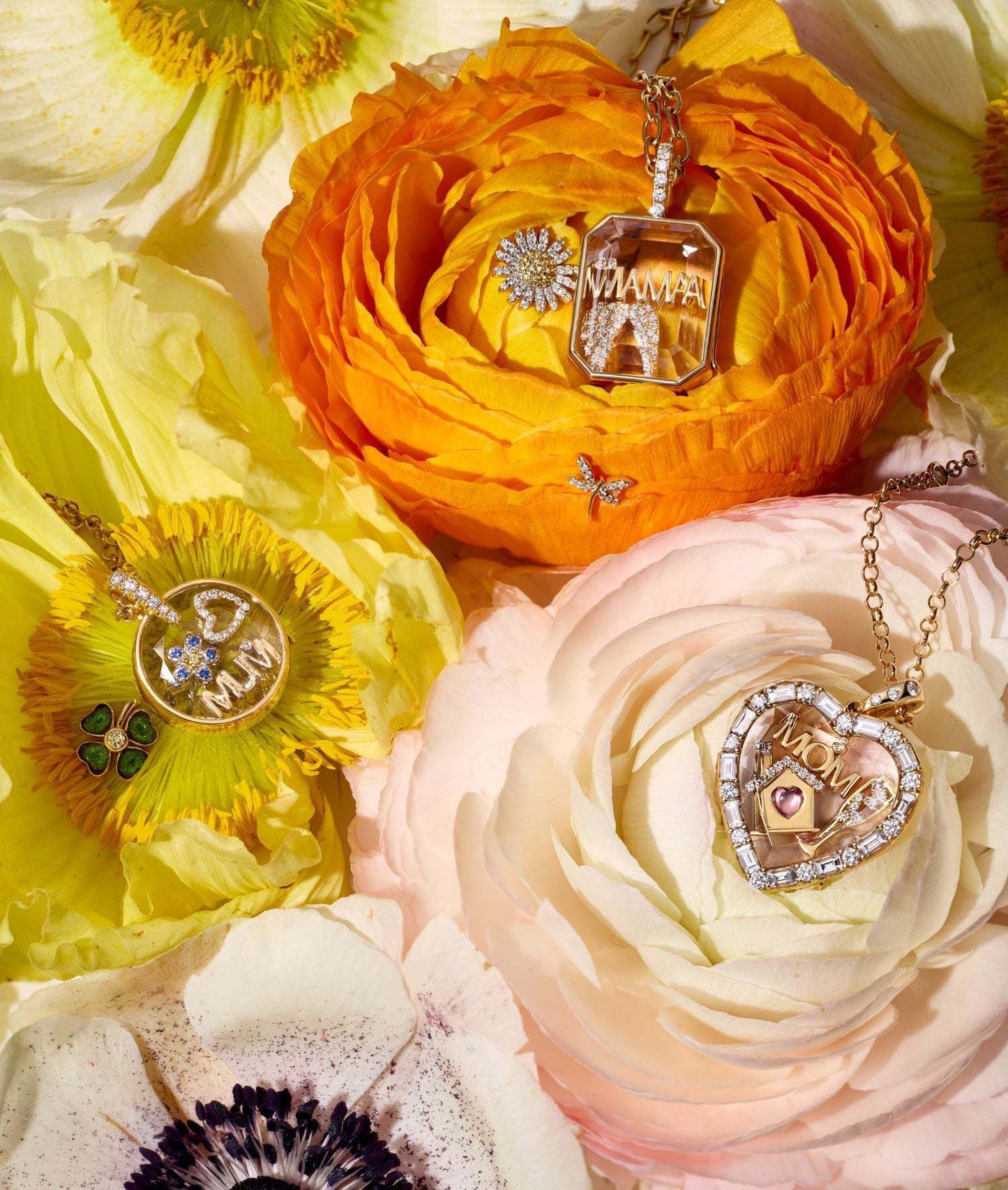 Retro Personality Photo Box Pendant Necklace Openable DIY Pendant Hollow Design Transparent Box 18K Gold Color Retention