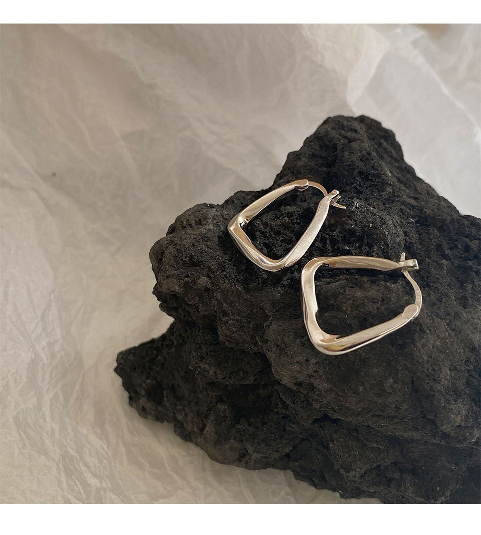 French Style Fashionable Geometric Triangle Earrings for Girls High-grade Simple Ins Style Niche Fashion Irregular Ear Buckle Earrings