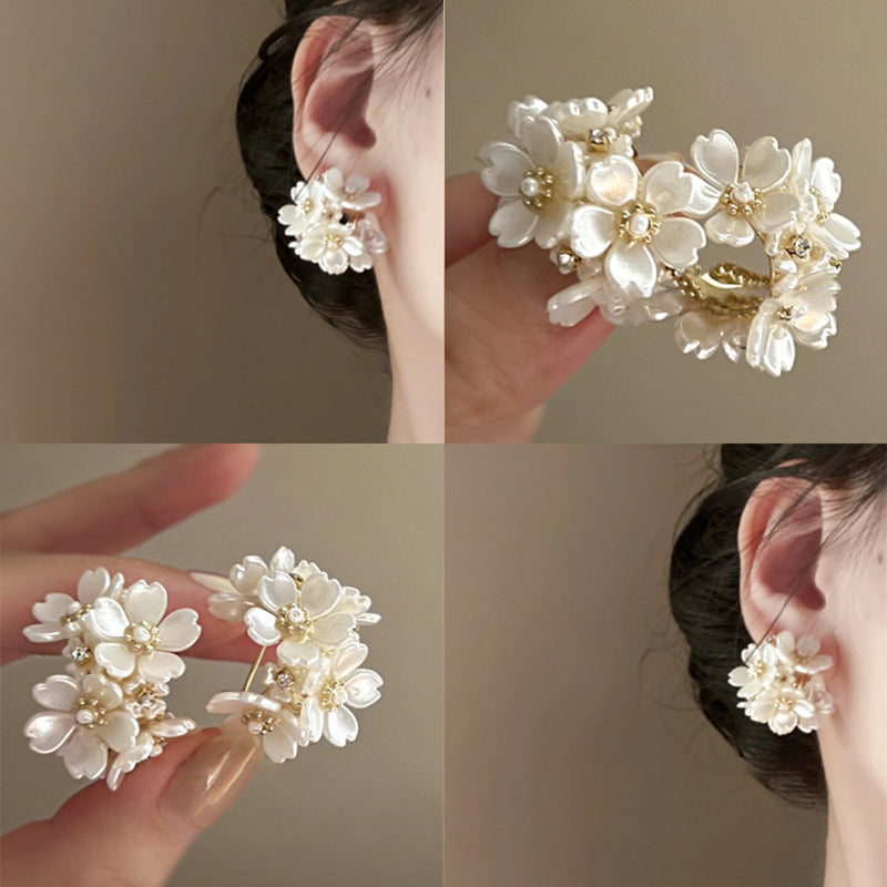 Silver Needle Pearl Flower Cluster Earrings for Women French Elegant Niche Design Sense Earrings Women Light Luxury High-end Sense Ear Jewelry