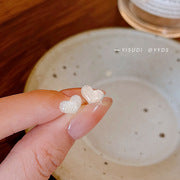 Temperament Painless Magnetic Suction Earrings Women's Ear Bone Clips Without Ear Holes Cold Style All-match Exquisite High-end Sense Niche Ear Accessories