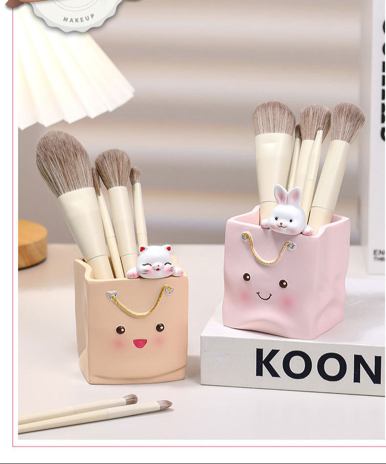 Cute Pen Holder Handmade Ornament High-end Creative Office Desk Decoration Pen Box Resin Figurine Office Gift