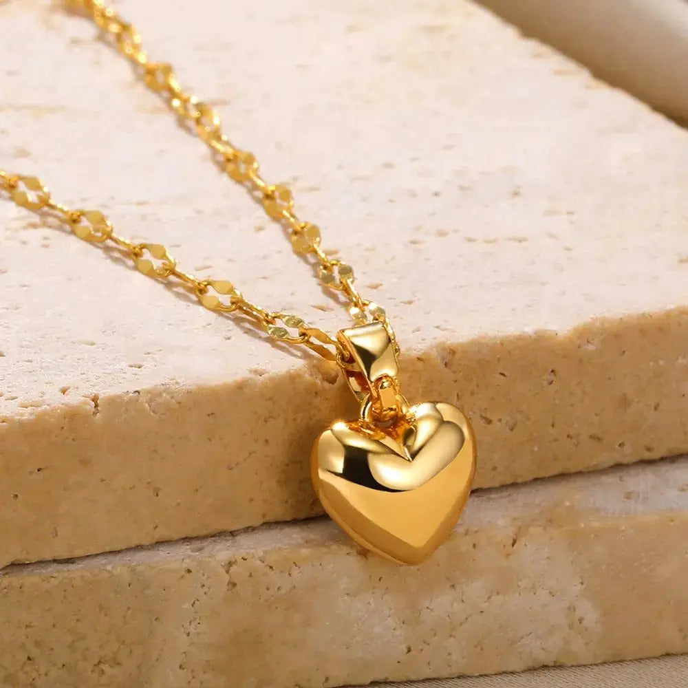 Stainless Steel Love Heart Necklace For Women 2025 New Trendy Lip Chain Simple Pendant Necklace Jewelry Gift Wholesalers