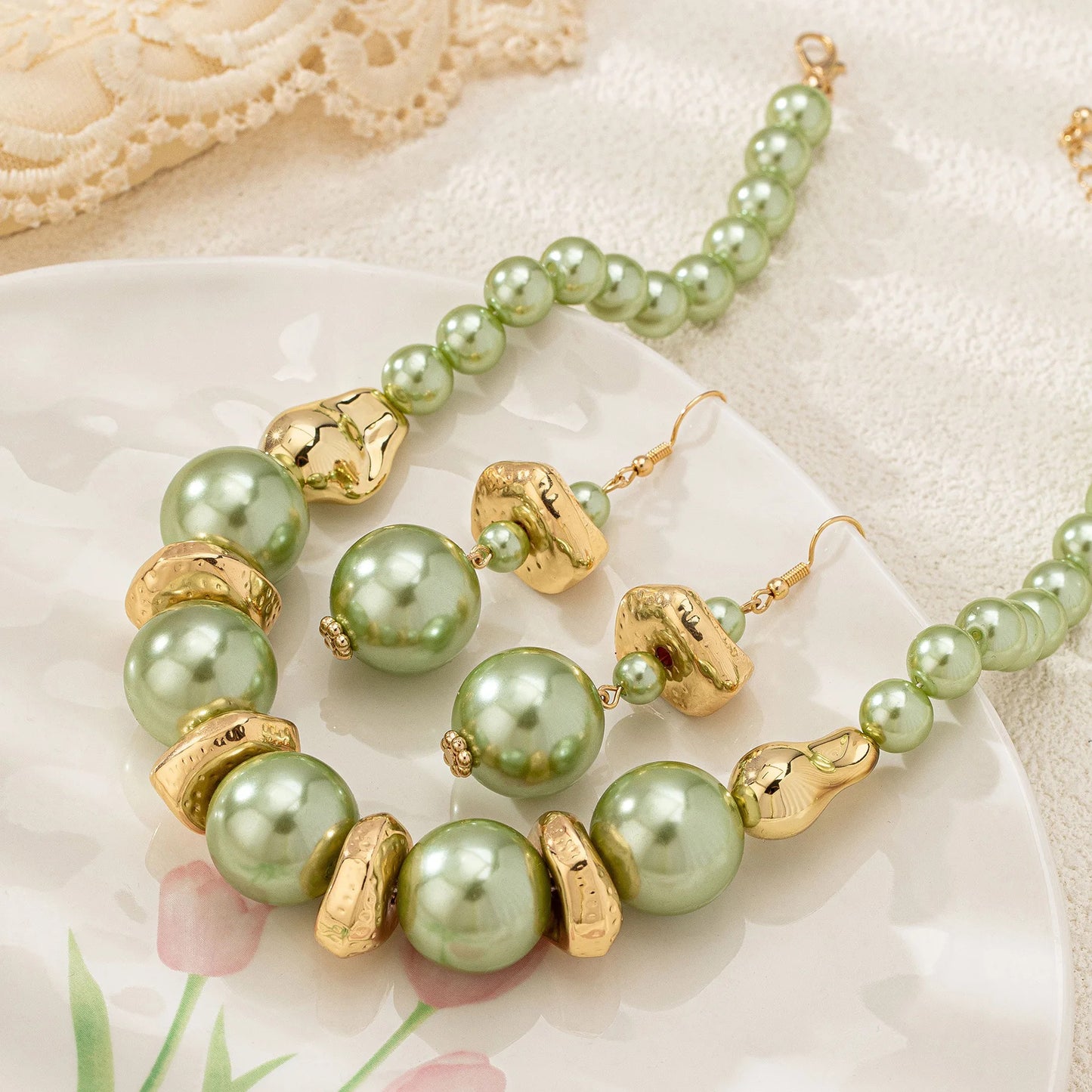 Royal Style High-Grade Green Imitation Pearl Necklace Earring Set Women Girls Gifts Fashion Jewelry Hot Sale Party Gift 2025