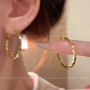 Temperament Painless Magnetic Suction Earrings Women's Ear Bone Clips Without Ear Holes Cold Style All-match Exquisite High-end Sense Niche Ear Accessories