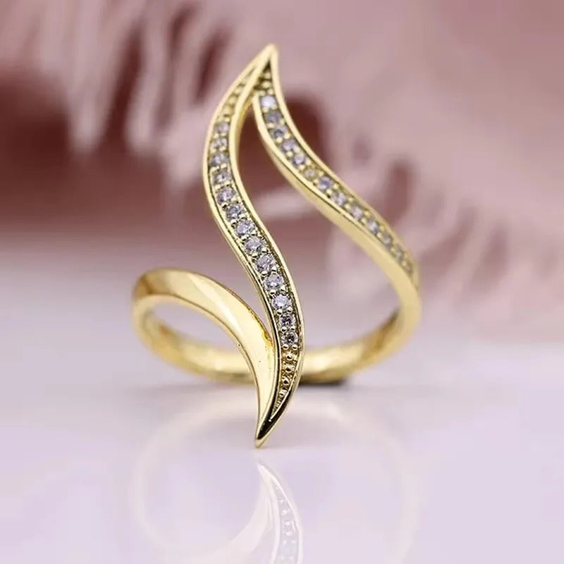 Huitan Hyperbole Marquise Shaped Gold Color Rings for Women Full Paved Dazzling CZ New Trendy Wedding Band Accessories Jewelry
