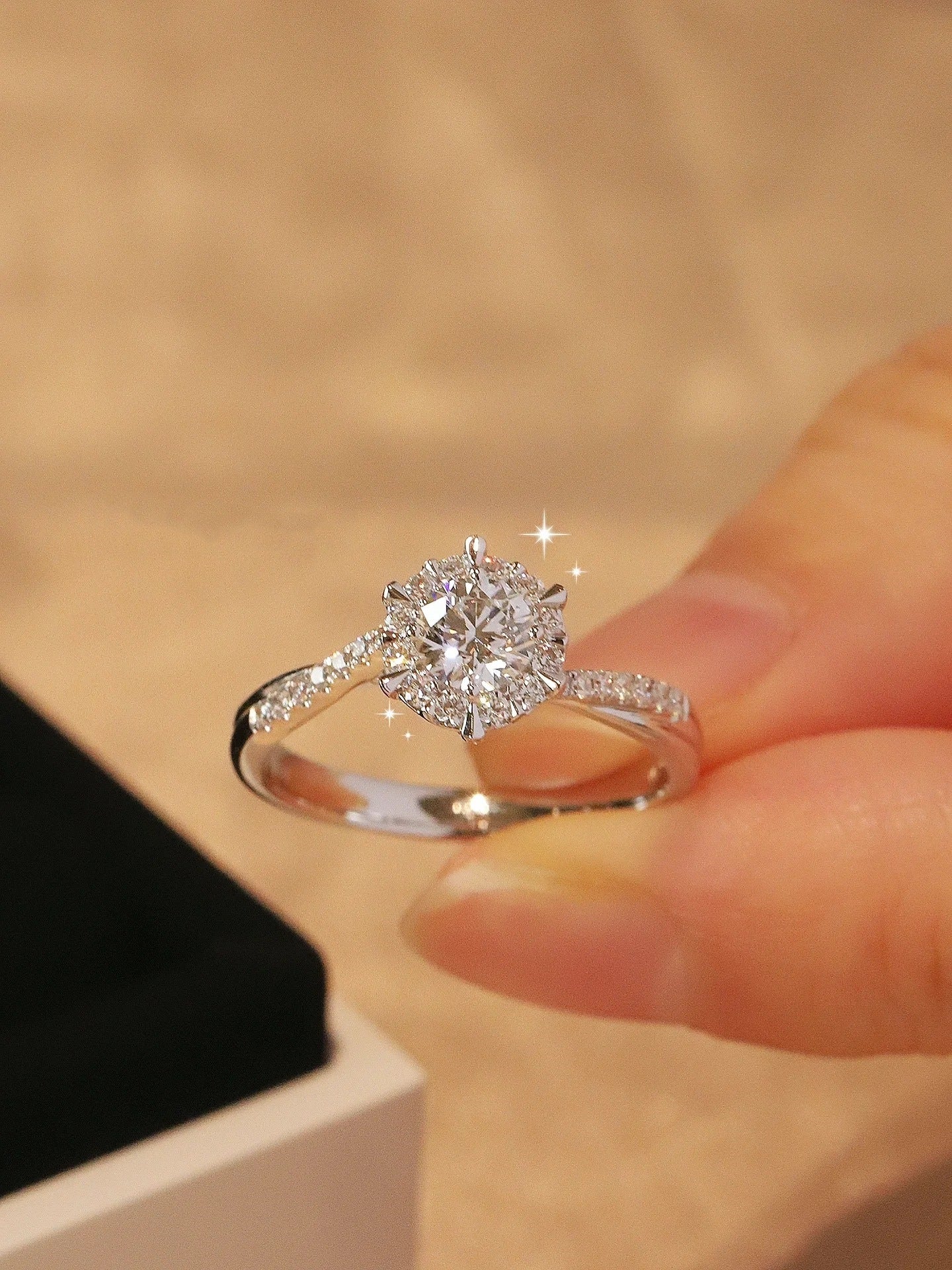 Twisted Arm Snowflake Diamond Ring 1 Carat Hexagram Ring for Women Light Luxury High-end Feel Imitation Proposal Ring Gift for Girlfriend