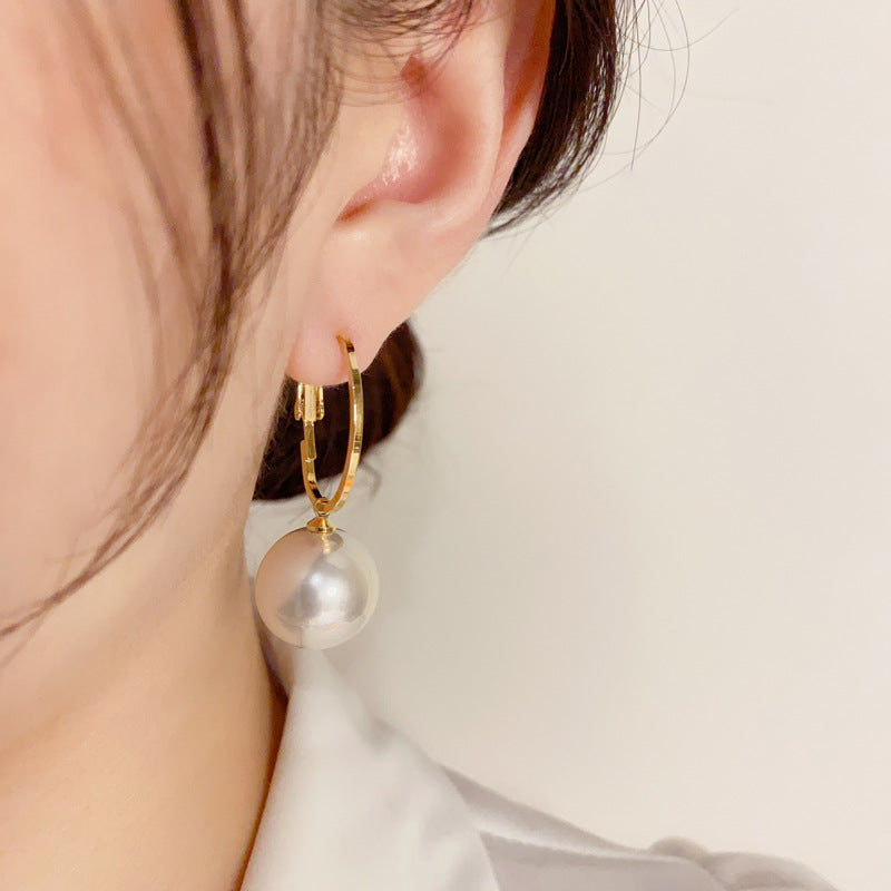 Fashionable Socialite Elegant Large Pearl Hoop Earrings for Women, Unique and Exaggerated Design, Slimming Earrings