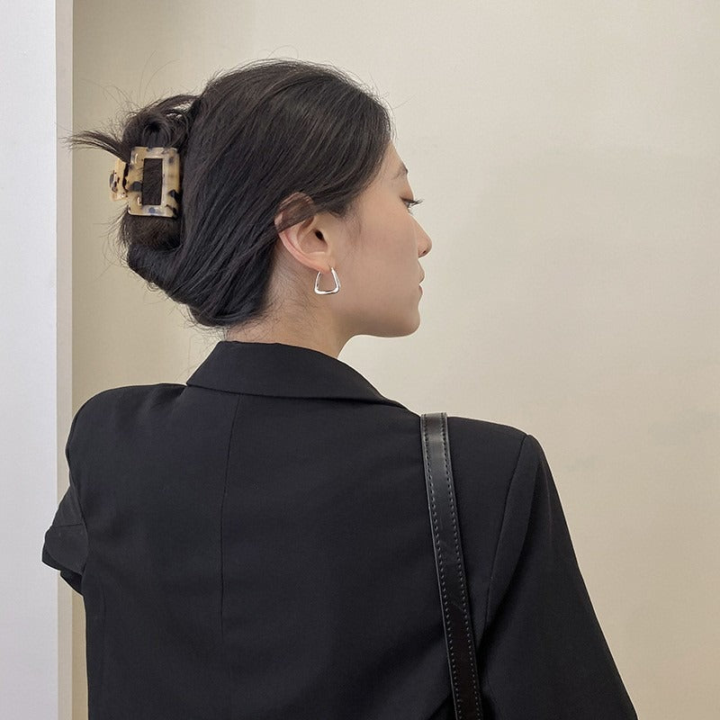 French Style Fashionable Geometric Triangle Earrings for Girls High-grade Simple Ins Style Niche Fashion Irregular Ear Buckle Earrings