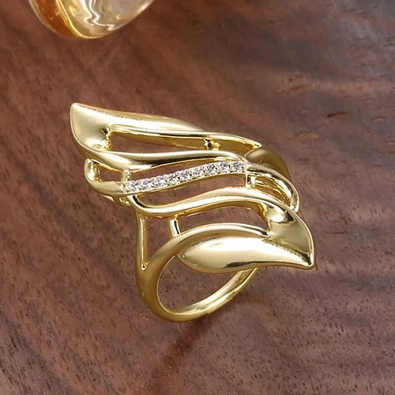 Huitan Hyperbole Marquise Shaped Gold Color Rings for Women Full Paved Dazzling CZ New Trendy Wedding Band Accessories Jewelry