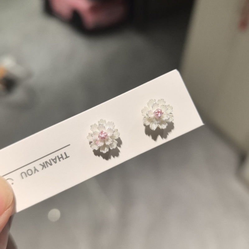 Non-Pierced Magnetic Ear Clips for Women, Spring/Summer Elegant Small Sweet Simple Niche Exquisite Earrings, Camellia Flower Ear Jewelry